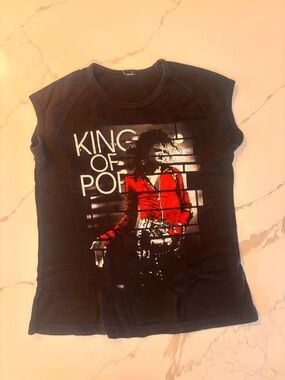 Vintage Michael Jackson "King of Pop" Graphic Tee with Red Accent